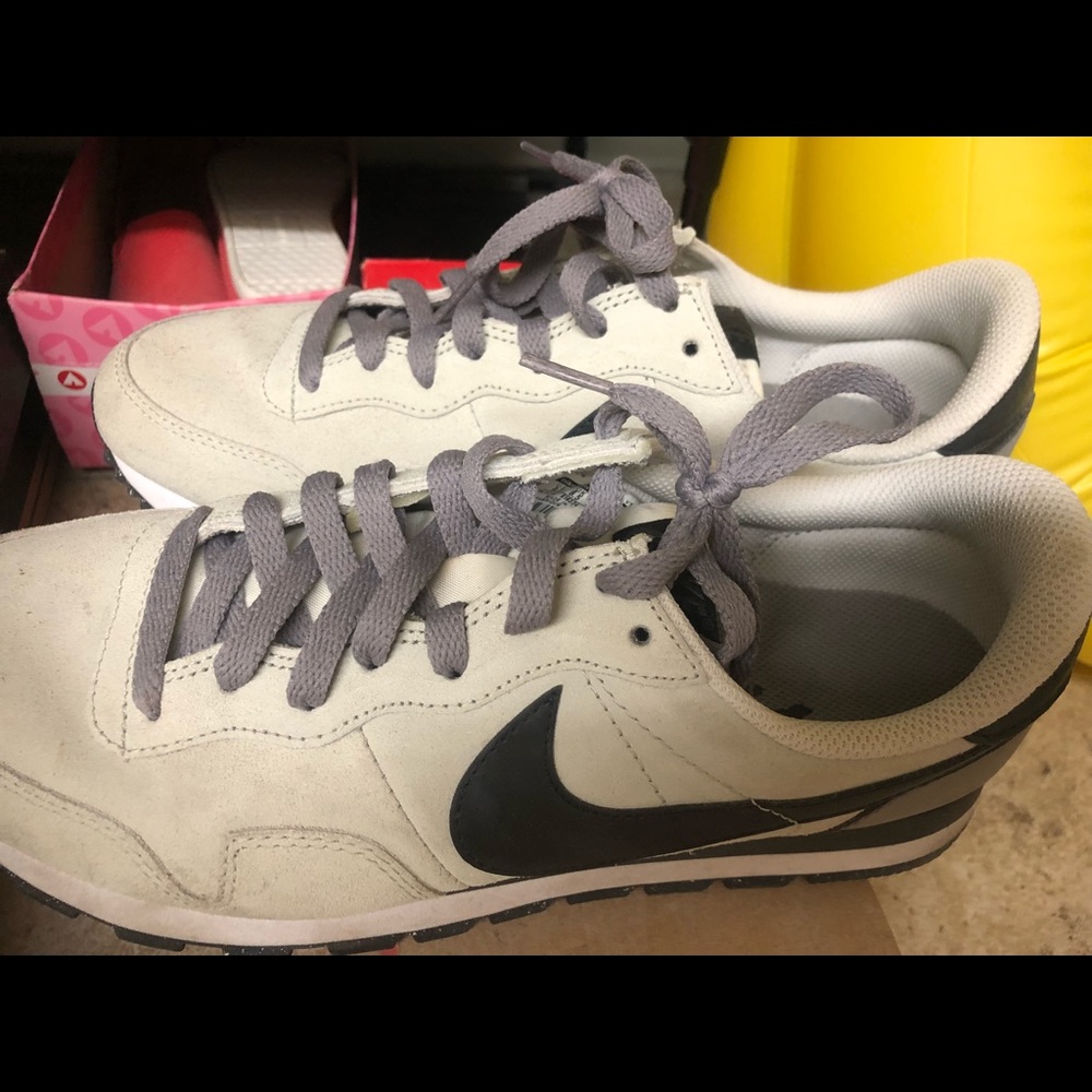 Nike - Picture 5 of 6